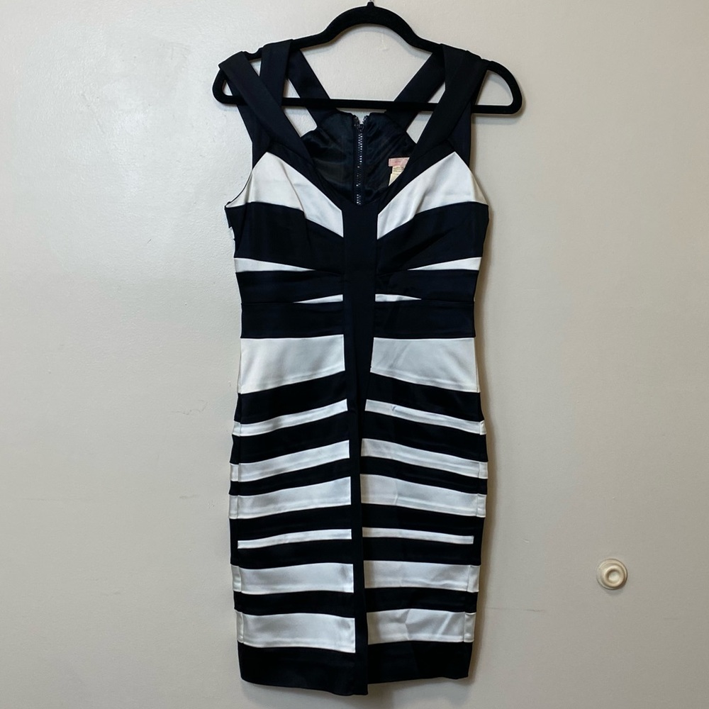Issue New York Cross Strap Back Zip Dress. Black and White. Size 6. NWT.